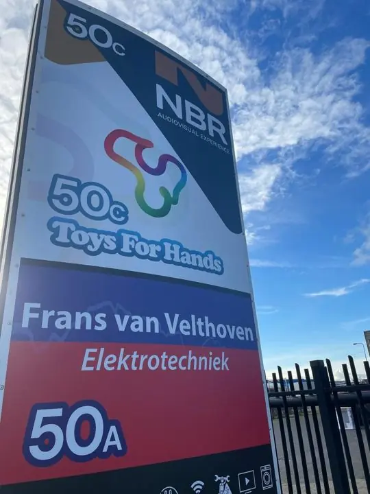 Straat-signing voor NBR Audio Visueel, NBR Audio Visueel