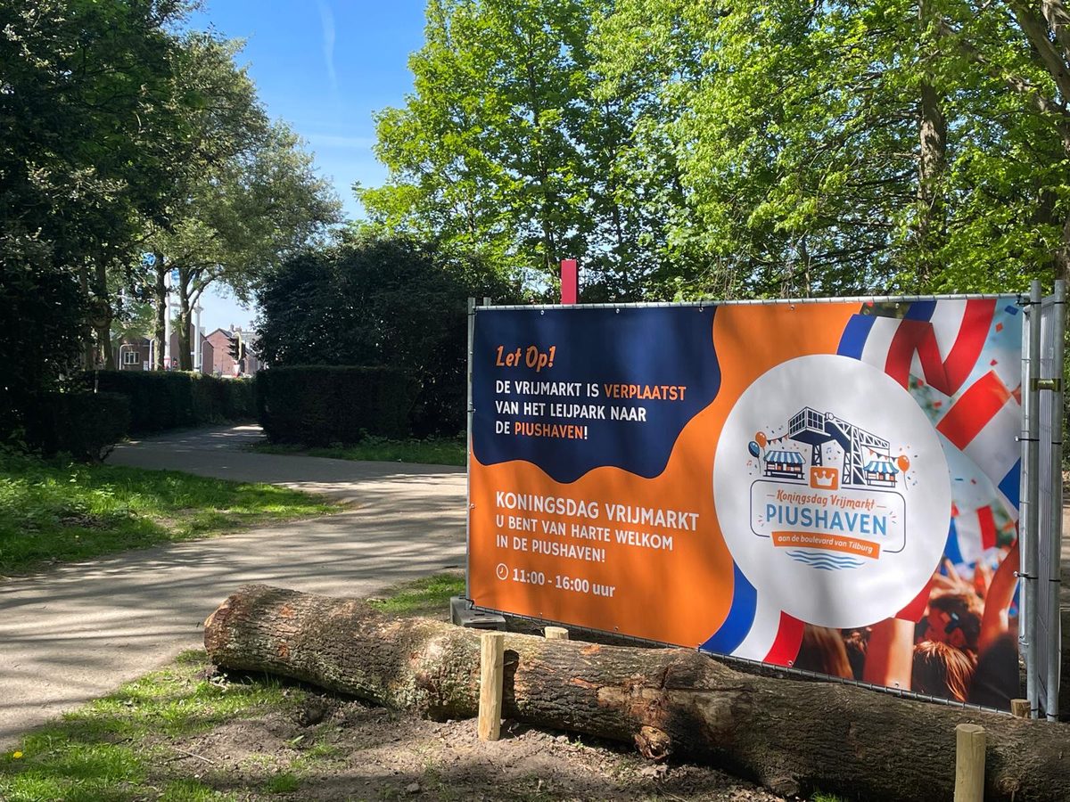Spandoek voor Koningsdag aan de Piushaven